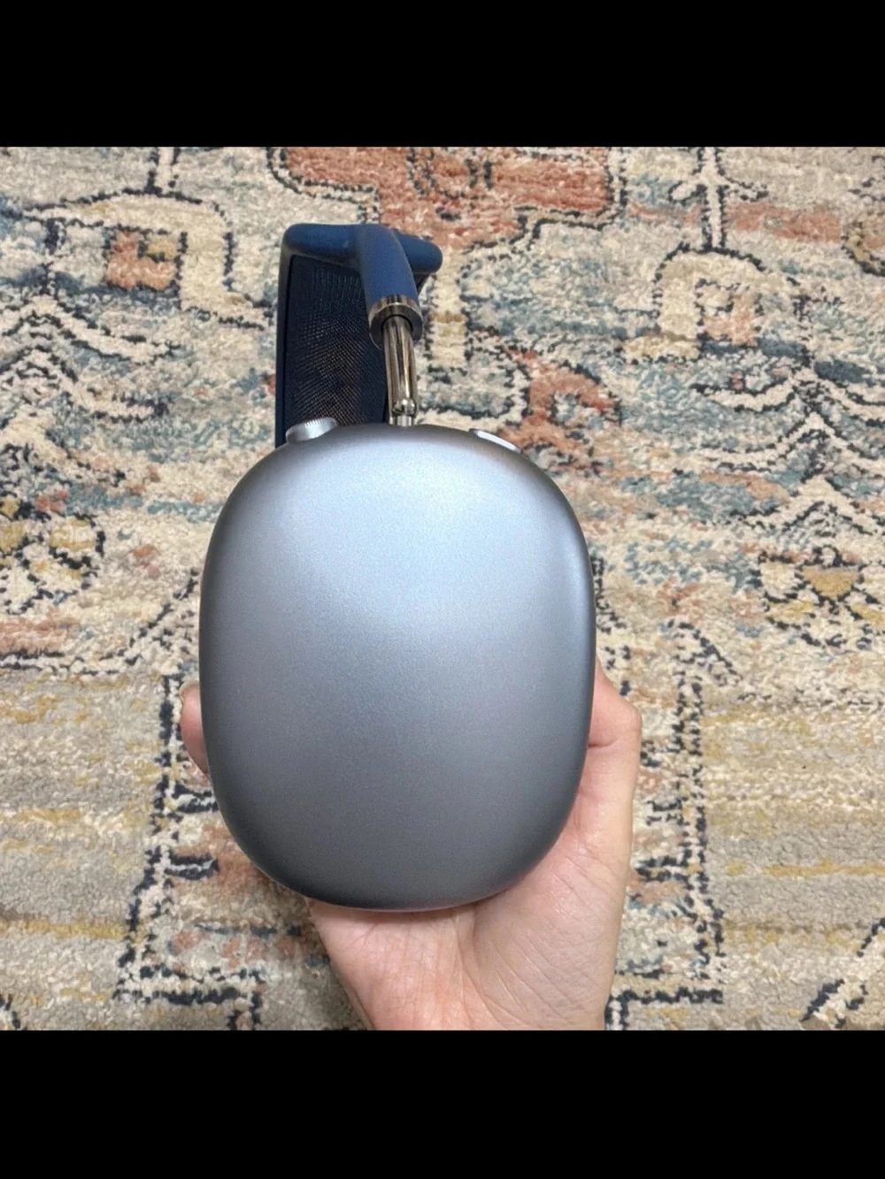 Apple AirPods Max in Navy Blue and Silver